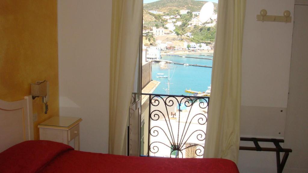 Hotel Del Capitano Ponza Bilik gambar