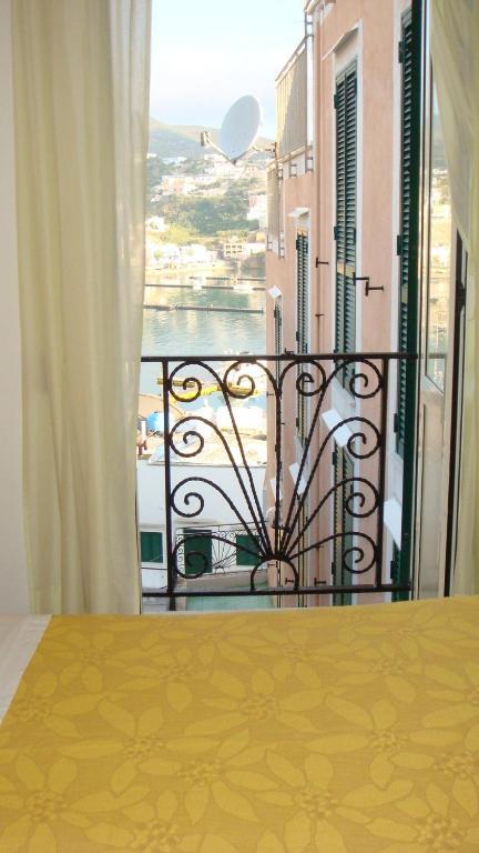 Hotel Del Capitano Ponza Bilik gambar